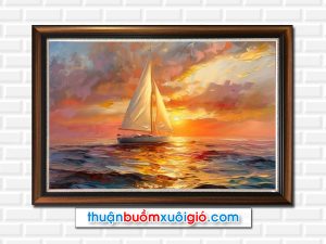 Bức tranh thuyền buồm trên biển đẹp trong nắng mặt trời rực rỡ