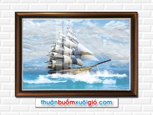Bức tranh thuận buồm xuôi gió đẹp với mây trời màu bạc